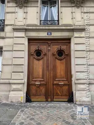 Porte cochère 16 rue du Général-Foy Paris 8e