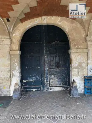 Porte cochère 4 place des Vosges, côté place Paris 4e