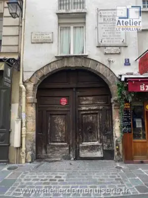 Porte cochère 5 rue de Sévigné Paris 4e