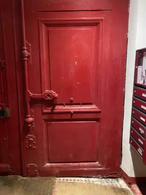 Corrosion entre équerre et traverse basse porte 12 rue de Villedo