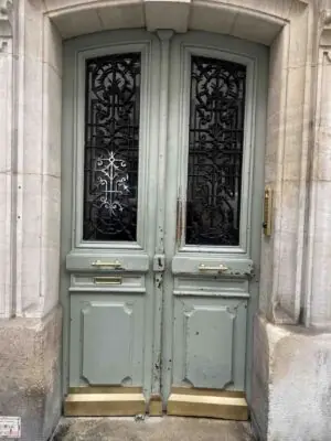 Porte 11 rue Viollet-le-Duc avant travaux