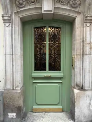 Porte 11 rue Viollet-le-Duc après travaux