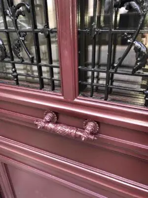 Porte 79 rue Notre-Dame-de-Nazareth après travaux détail