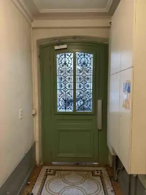 Porte 11 rue Viollet-le-Duc après travaux vue intérieure