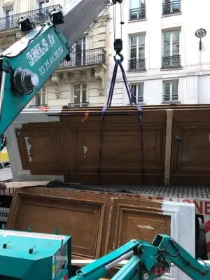 Porte cochère monumentale 68 rue de la Chaussée-d’Antin en cours de repose
