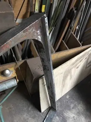 Porte cochère monumentale 68 rue de la Chaussée-d’Antin en restauration à l'atelier