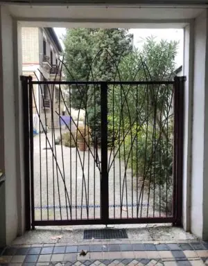 Porte sas grille 21 rue de Solférino, Boulogne-Billancourt