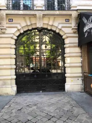 Porte cochère acier 68 avenue de la République