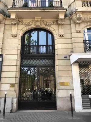 Porte cochère acier 68 boulevard du Montparnasse porte fer forgé avec baie d'entresol