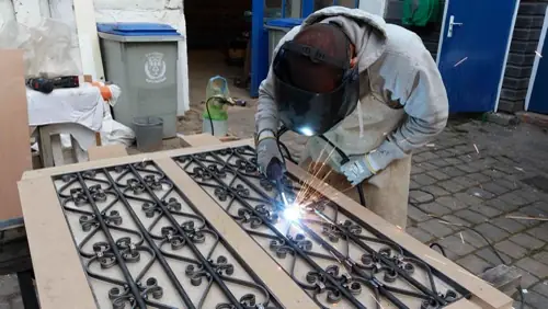 Façonnage d'une grille à volutes